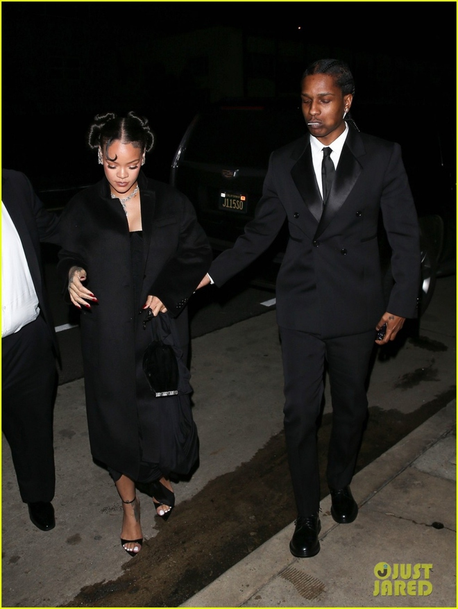 Rihanna và bạn trai rapper lên đồ tông xuyệt tông hẹn hò ăn tối lãng mạn - Ảnh 7.