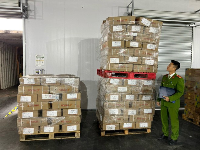 Ti&ecirc;u hủy hơn 20 tấn thịt b&ograve; đ&ocirc;ng lạnh kh&ocirc;ng r&otilde; nguồn gốc tại H&agrave; Nội - Ảnh 2.