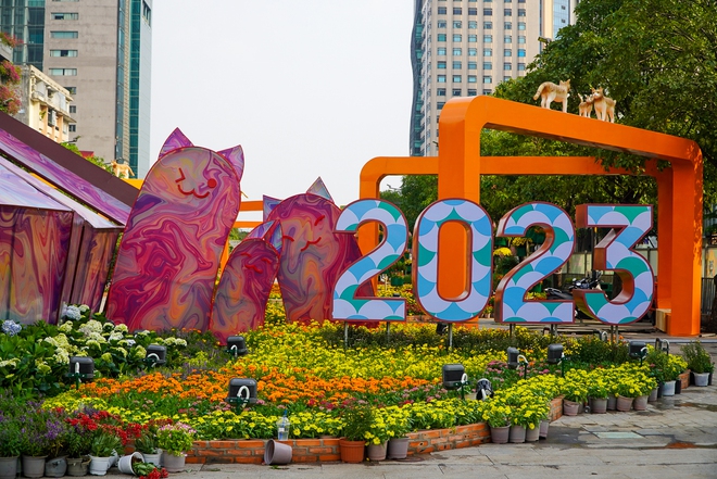 Đường hoa Nguyễn Huệ trước giờ đón khách: Toàn bộ 20 linh vật trong 20 năm qua đã xuất hiện tại đường hoa - Ảnh 2.
