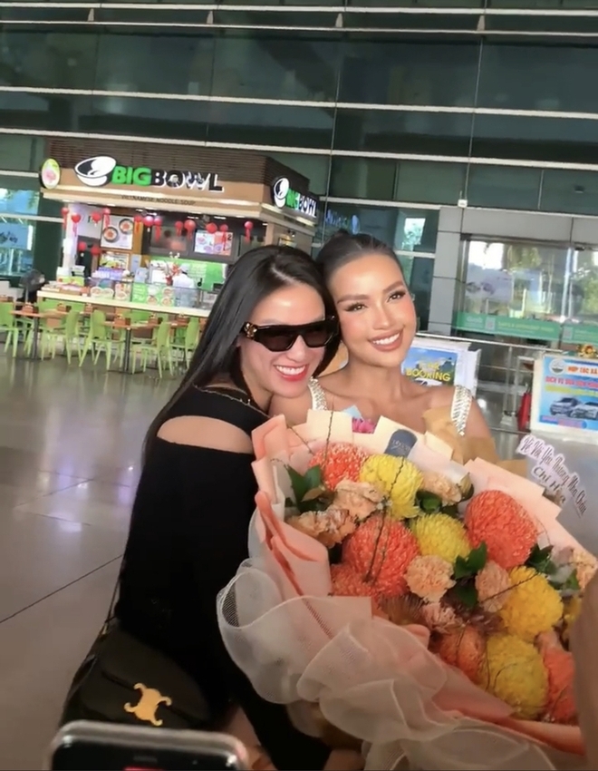 Khánh Vân, Kim Duyên đón Ngọc Châu trở về sau hành trình Miss Universe - Ảnh 3.