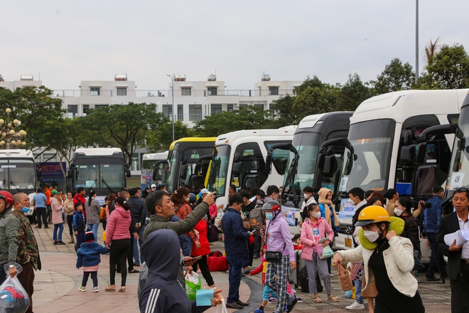 Chuyến xe 0 đồng mang Tết tới hàng ngàn công nhân: Quên hết vất vả, chỉ cần Tết được về nhà - Ảnh 2.