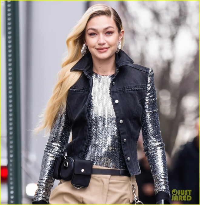 Si&ecirc;u mẫu Gigi Hadid t&aacute;i xuất bụi bặm trong buổi quay quảng c&aacute;o mới - Ảnh 2.