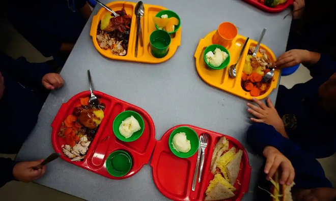 Những đứa trẻ đến trường với… cái bụng đói - Ảnh 4.