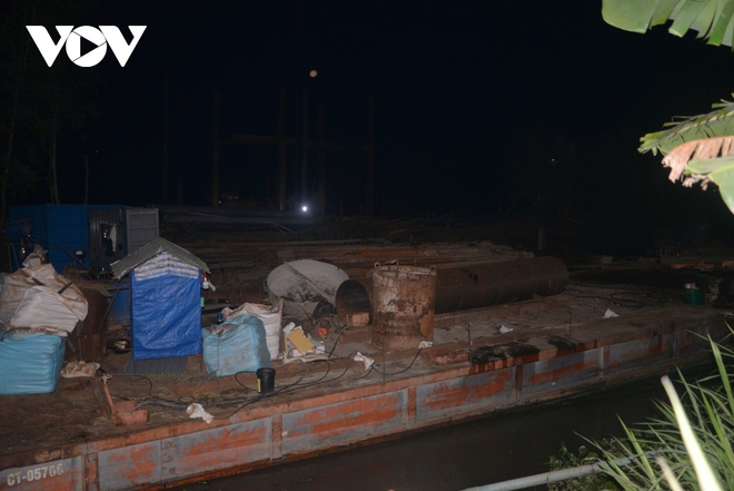 Trắng đ&ecirc;m giải cứu b&eacute; trai lọt xuống trụ b&ecirc; t&ocirc;ng rỗng, s&acirc;u 35m - Ảnh 8.