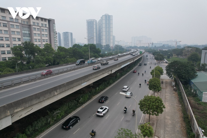 Đường phố H&agrave; Nội vắng hoe chiều 29 Tết - Ảnh 5.