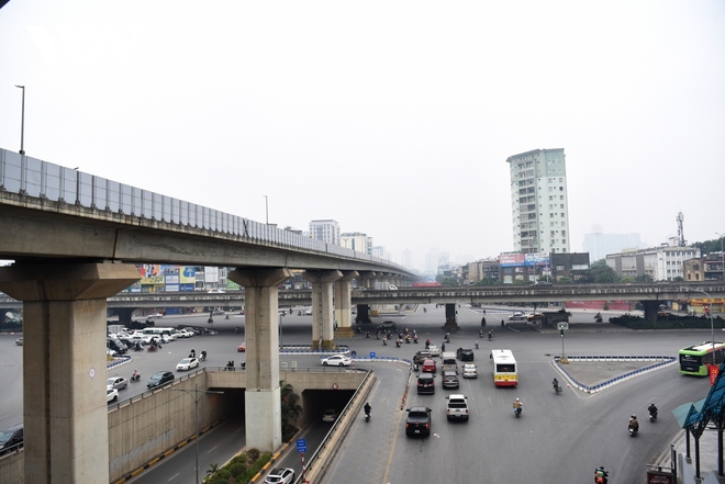 Đường phố H&agrave; Nội vắng hoe chiều 29 Tết - Ảnh 1.