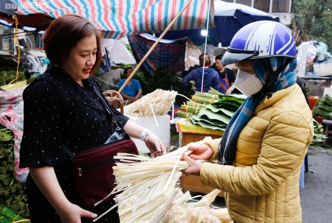 Chợ lá dong lâu đời nhất Hà Nội nhộn nhịp từ sáng đến tối - Ảnh 7.