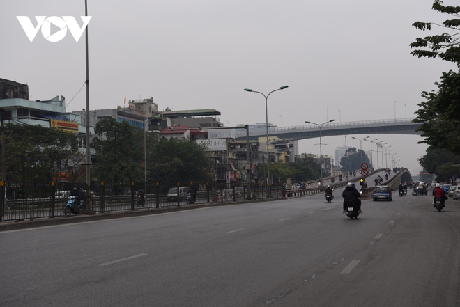 Đường phố H&agrave; Nội vắng hoe chiều 29 Tết - Ảnh 13.