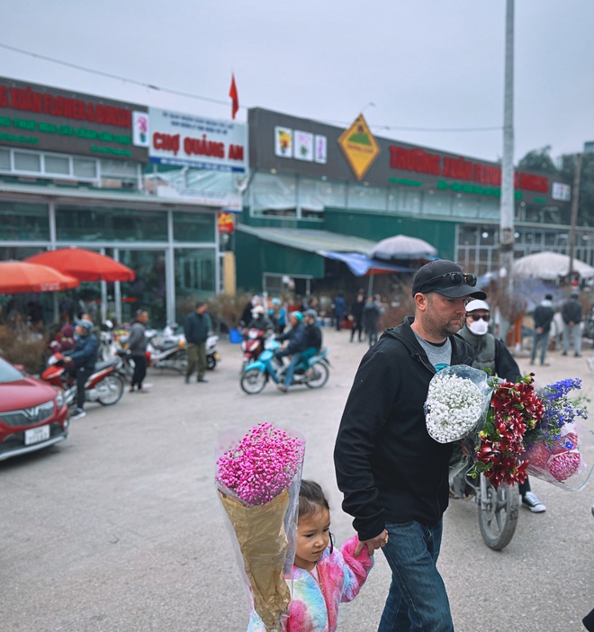 Cập nhật gi&aacute; cả ở chợ hoa Tết lớn nhất H&agrave; Nội - Ảnh 9.
