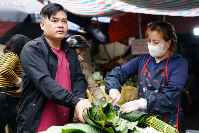 Chợ lá dong lâu đời nhất Hà Nội nhộn nhịp từ sáng đến tối - Ảnh 5.