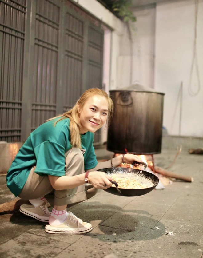 Sao Việt 21/1: Mỹ T&acirc;m, Ng&ocirc; Thanh V&acirc;n trổ t&agrave;i l&agrave;m b&aacute;nh t&eacute;t ng&agrave;y Tết - Ảnh 2.