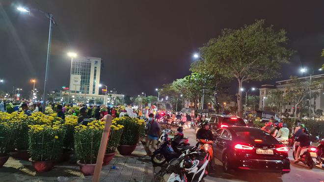 Đ&agrave; Nẵng: Hoa sale sập s&agrave;n vẫn kh&ocirc;ng ai mua - Ảnh 1.
