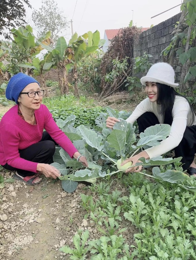 Dàn hoa hậu, á hậu giản dị khi về quê ăn Tết - Ảnh 5.