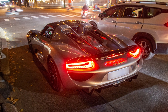 Porsche 918 Spyder và loạt siêu xe tại TP.HCM ra đường đón năm mới - Ảnh 7.