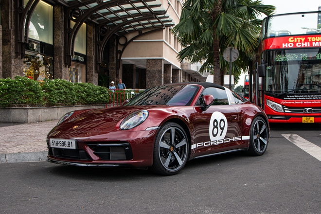 Porsche 918 Spyder và loạt siêu xe tại TP.HCM ra đường đón năm mới - Ảnh 22.