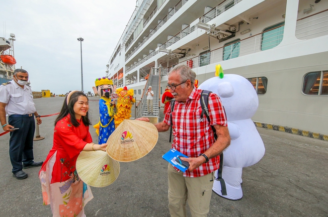 Siêu du thuyền quốc tế chở hơn 400 khách đại gia xông đất Đà Nẵng - Ảnh 5.