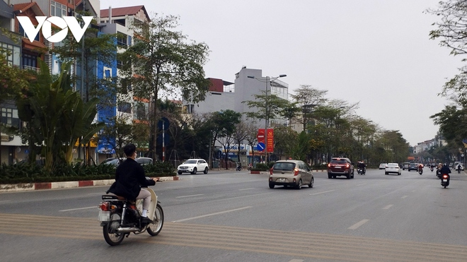 Ngày Tết, nhan nhản tình trạng không đội mũ bảo hiểm khi tham gia giao thông - Ảnh 11.