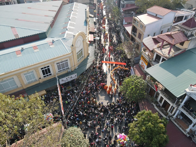 Biển người đổ về lễ hội Đồng Kỵ, Bắc Ninh trong ngày mồng 4 Tết - Ảnh 3.