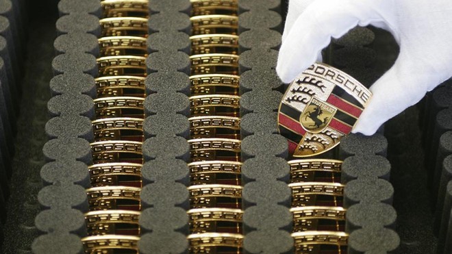 Huy hiệu Porsche ra đời từ một bữa ăn - Ảnh 1.