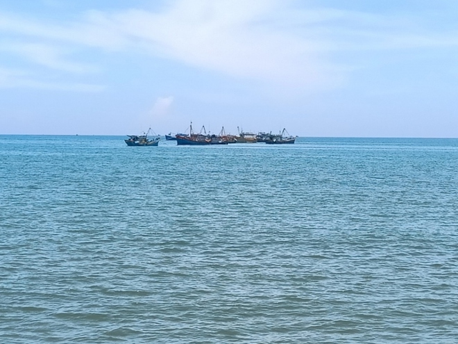 Vụ tàu cá bị chìm ở Bình Thuận: 1 người vẫn đang mất tích - Ảnh 1.