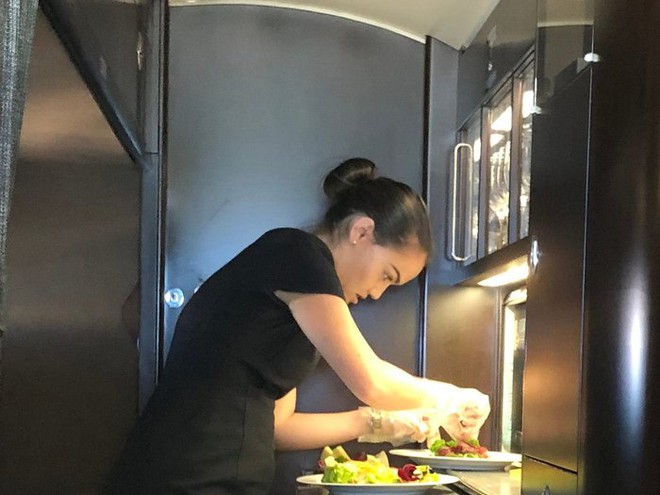 Nghề l&agrave;m tiếp vi&ecirc;n h&agrave;ng kh&ocirc;ng cho giới si&ecirc;u gi&agrave;u: Thu nhập lớn nhưng &aacute;p lực tr&ecirc;n trời - Ảnh 5.