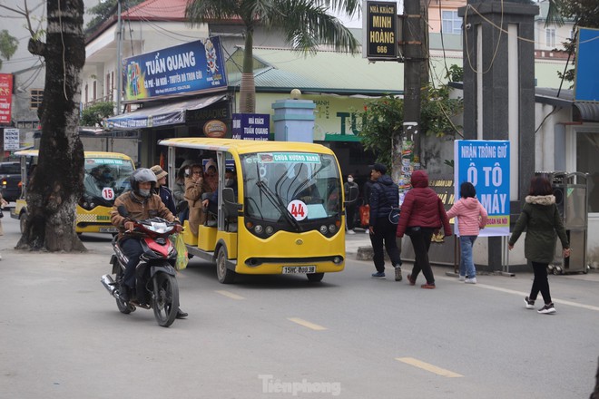 Chùa Hương đông nghịt khách, đò nườm nượp trên suối Yến - Ảnh 4.