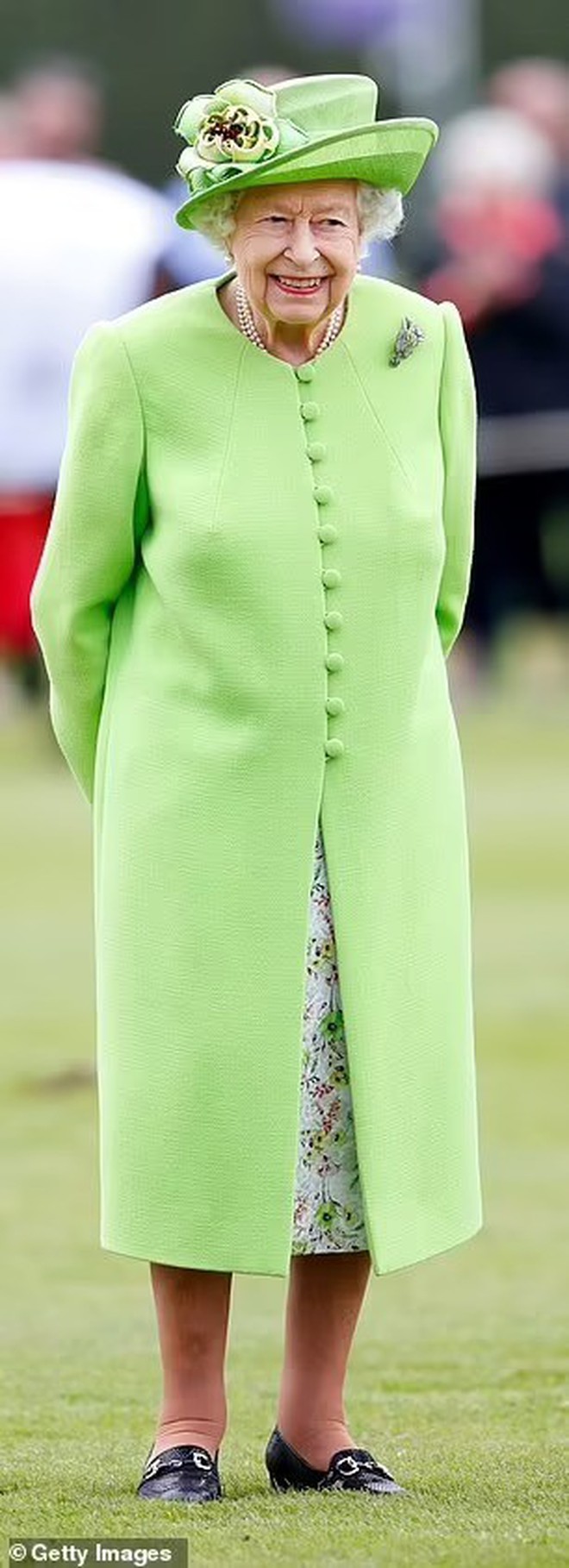 Times when Princess Kate wore clothes inspired by Queen Elizabeth II - Photo 4.