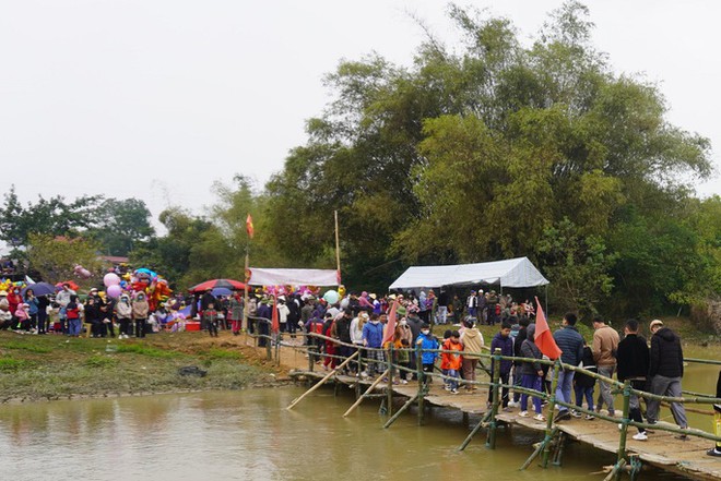 Cảnh Đ&aacute;nh nhau tưng bừng tại phi&ecirc;n chợ Chuộng độc nhất v&ocirc; nhị ở xứ Thanh - Ảnh 2.