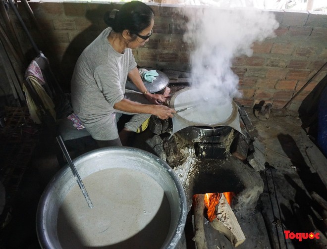 Ngày xuân về làng nghề 500 năm tuổi xem người dân làm loại bánh “chữ O” thơm ngon - Ảnh 7.