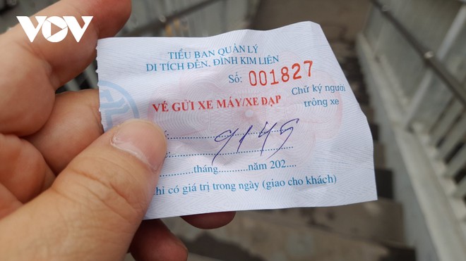 Hỗn loạn dịch vụ tr&ocirc;ng giữ xe xung quanh c&aacute;c đền, ch&ugrave;a đầu xu&acirc;n mới - Ảnh 6.