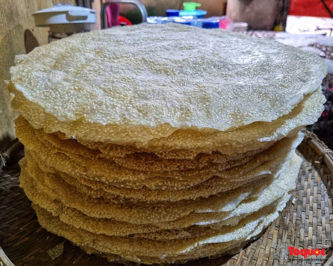 Ngày xuân về làng nghề 500 năm tuổi xem người dân làm loại bánh “chữ O” thơm ngon - Ảnh 13.