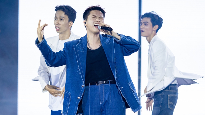 MONO xuất hiện 1 c&aacute;ch bất ngờ ở Lazada Super Show, d&agrave;n sao Vpop khuấy đảo đ&ecirc;m nhạc đ&oacute;n 2023 - Ảnh 3.