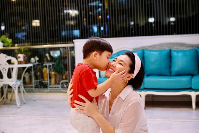 Vợ chồng sao Việt từng phải l&ograve;ng nhau v&igrave; ăn chung t&ocirc; hủ tiếu giờ vi&ecirc;n m&atilde;n b&ecirc;n 2 con - Ảnh 6.
