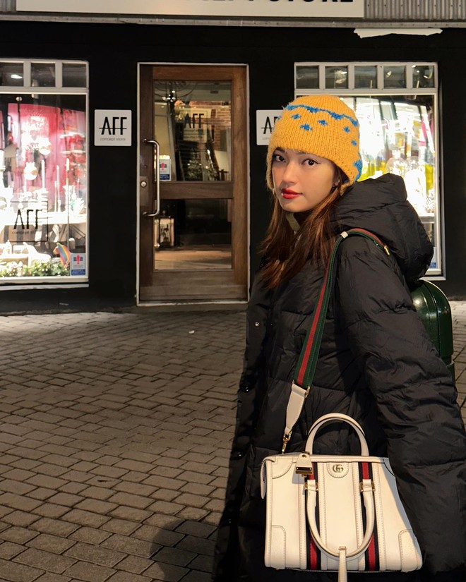 Kiểu mũ kh&ocirc;ng giống ai của Ch&acirc;u B&ugrave;i - Ảnh 3.