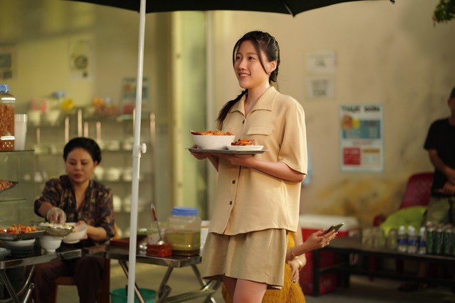 Bị chất vấn mời toàn người quen đóng Nhà Bà Nữ, Trấn Thành đáp trả: Cứ từ thiện ở đâu khi dòng họ mình khổ không ai giúp? - Ảnh 4.