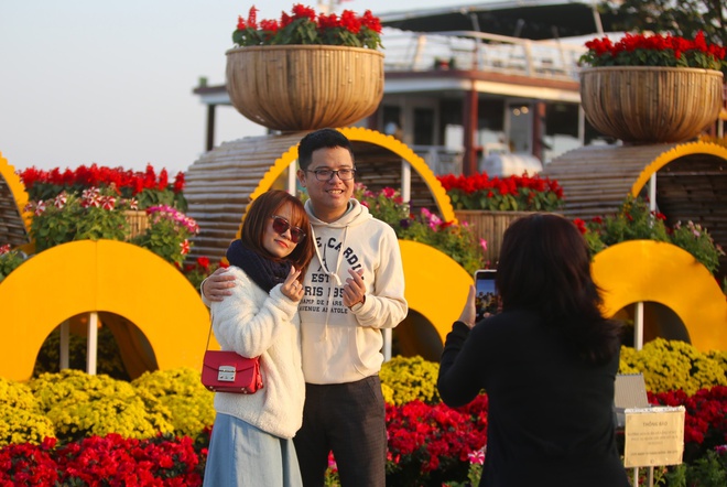 Đà Nẵng giữ lại đường hoa Xuân thêm 1 tuần để người dân và du khách check-in - Ảnh 12.