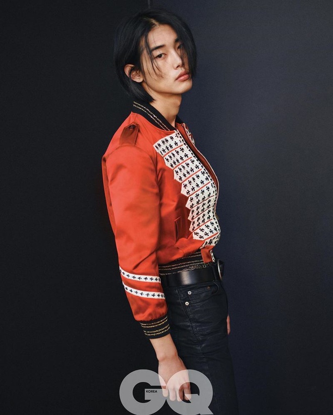 Profile khét lẹt của chàng mẫu may mắn nắm tay Rosé (BLACKPINK): Visual hiếm có lại còn đi vào lịch sử thời trang Hàn - Ảnh 9.