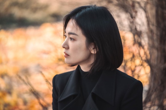 Song Hye Kyo bị miệt thị ngoại hình vì cảnh cởi đồ ở The Glory, netizen bất bình phụ nữ ngoài 40 còn đòi hỏi gì nữa? - Ảnh 1.