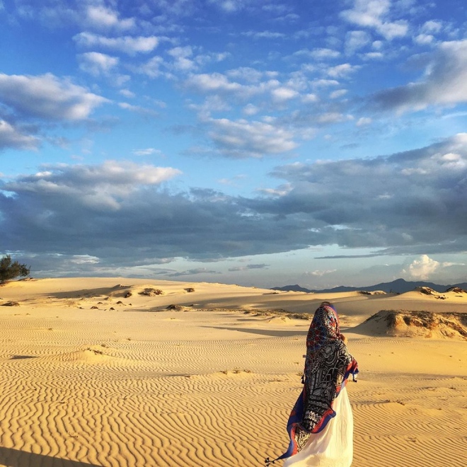 Trải nghiệm cảm giác lạc vào ‘sa mạc thu nhỏ’ với cồn cát xinh đẹp ở Quảng Bình - Ảnh 2.