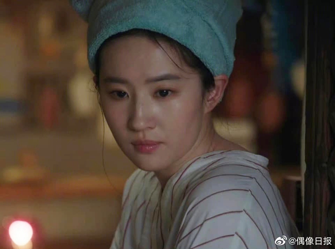 Lưu Diệc Phi g&acirc;y sốt với l&agrave;n da đẹp đỉnh ở tuổi 35, soi kĩ vẫn kh&ocirc;ng t&igrave;m ra khuyết điểm - Ảnh 5.