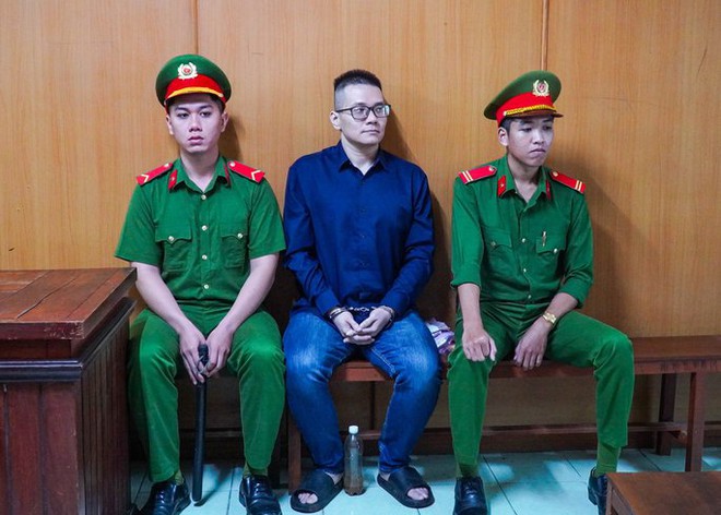 H&igrave;nh ảnh Nh&acirc;m Ho&agrave;ng Khang tại t&ograve;a s&aacute;ng nay - Ảnh 3.
