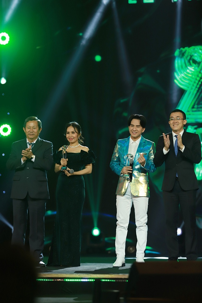 Hoàng Thùy Linh lần thứ 2 đại thắng với Làn Sóng Xanh, Mỹ Tâm nhận giải thưởng đặc biệt - Ảnh 16.