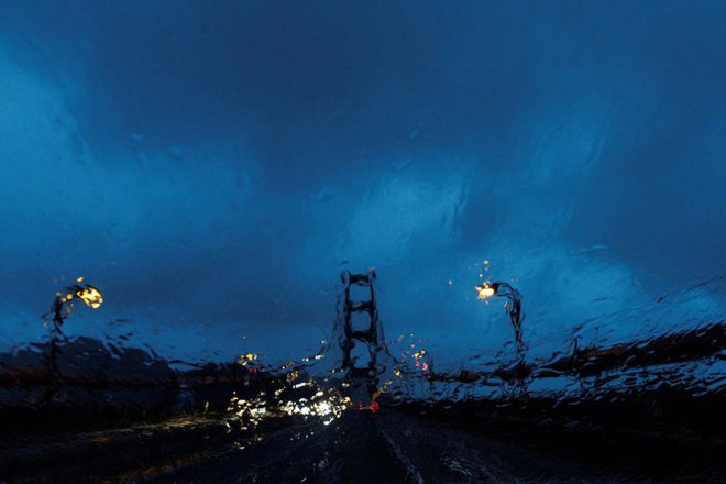 S&ocirc;ng kh&iacute; quyển v&agrave; bom lốc xo&aacute;y li&ecirc;n thủ, California th&agrave;nh biển nước, tuyết - Ảnh 5.