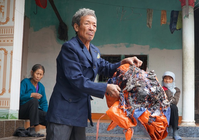 Một gia đình ở Thanh Hóa phải di tản vì đồ đạc liên tục bốc cháy không rõ nguyên nhân - Ảnh 1.