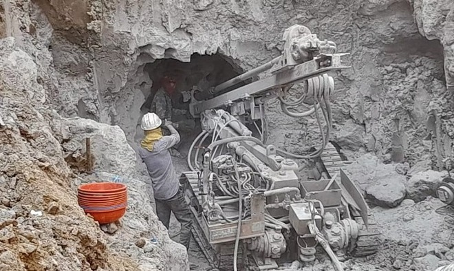 B&eacute; trai 10 tuổi rơi xuống giếng s&acirc;u 24m: Ph&eacute;p m&agrave;u sau 104 tiếng nỗ lực cứu hộ - Ảnh 3.
