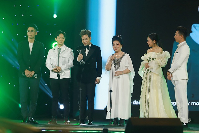 Hoàng Thùy Linh lần thứ 2 đại thắng với Làn Sóng Xanh, Mỹ Tâm nhận giải thưởng đặc biệt - Ảnh 12.