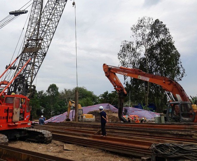 Diễn biến mới nhất vụ b&eacute; trai lọt v&agrave;o trụ b&ecirc;-t&ocirc;ng s&acirc;u 35m - Ảnh 7.