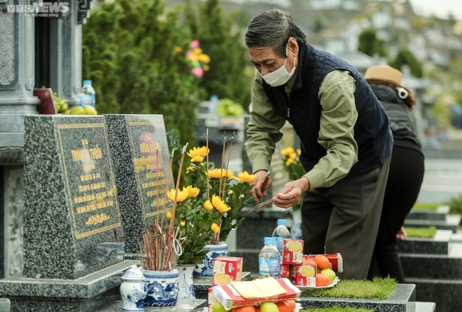 Người H&agrave; Nội vượt cả chục km đi tảo mộ, mời tổ ti&ecirc;n về đ&oacute;n Tết - Ảnh 16.