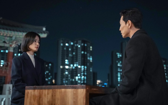 Netizen van nài Song Hye Kyo đừng giật chồng kẻ thù ở The Glory phần 2, thế nào mà Seo Ye Ji bất ngờ bị réo tên? - Ảnh 6.