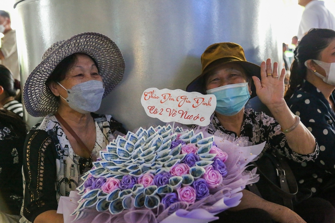 Sân bay Tân Sơn Nhất đông đúc khách quốc tế trong ngày đầu Trung Quốc mở cửa - Ảnh 11.